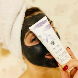 Masque au charbon - Detox anti-pollution Naobay utilisation sur le visage