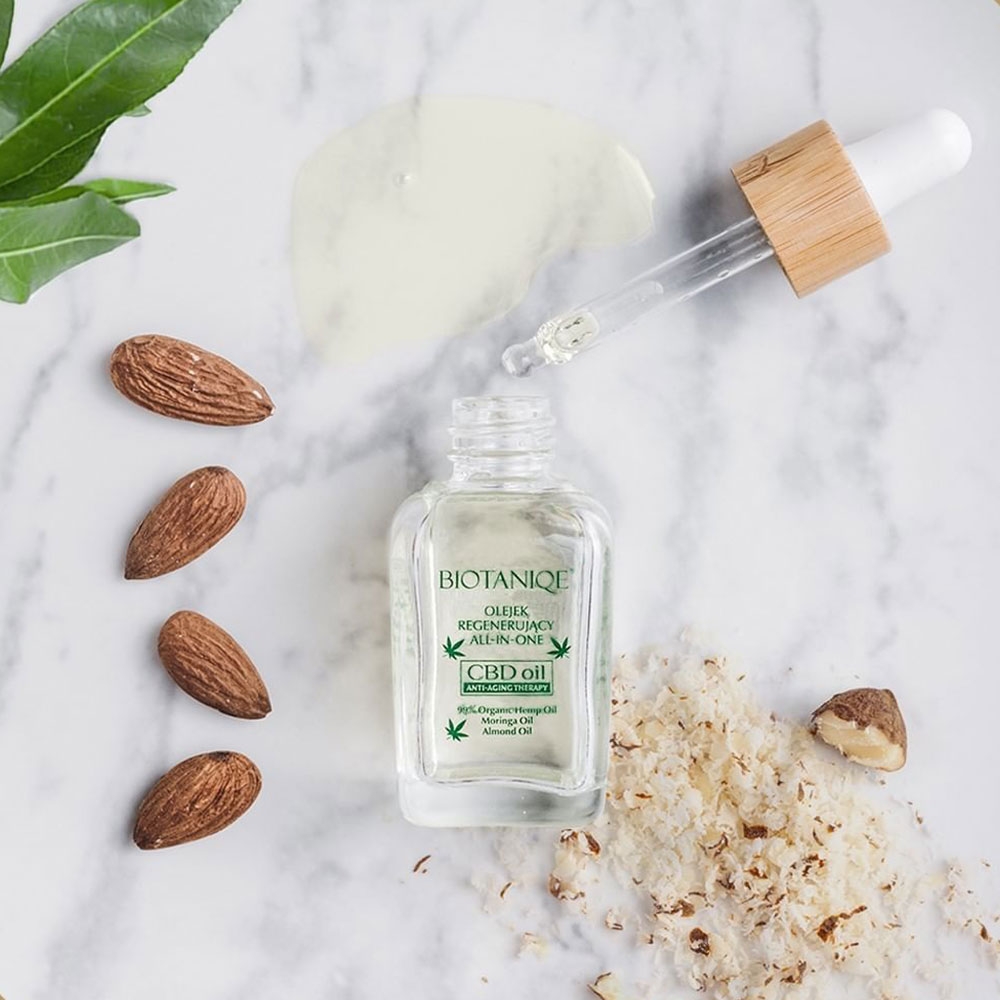 Huile régénérante multifonctions CBD oil Biotaniqe amande douce Huile régénérante multifonctions CBD oil Biotaniqe amande douce