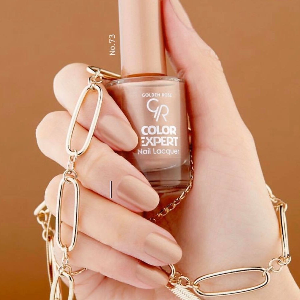 Vernis à ongles Color Expert - 73 porté Vernis à ongles Color Expert - 73 porté