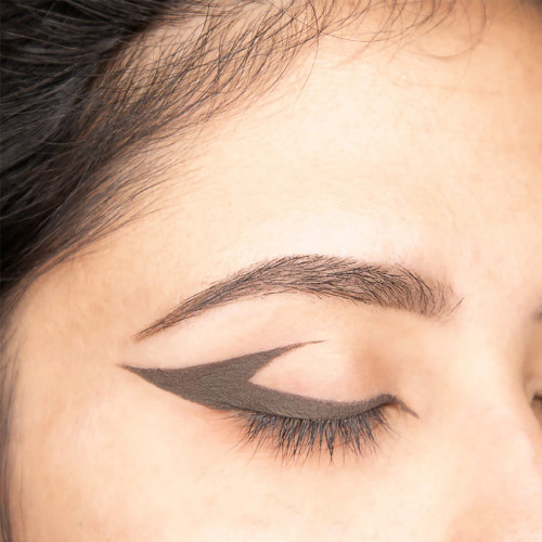 Effet eyeliner - Eyeliner Peepshow marron | SAGA Cosmetics