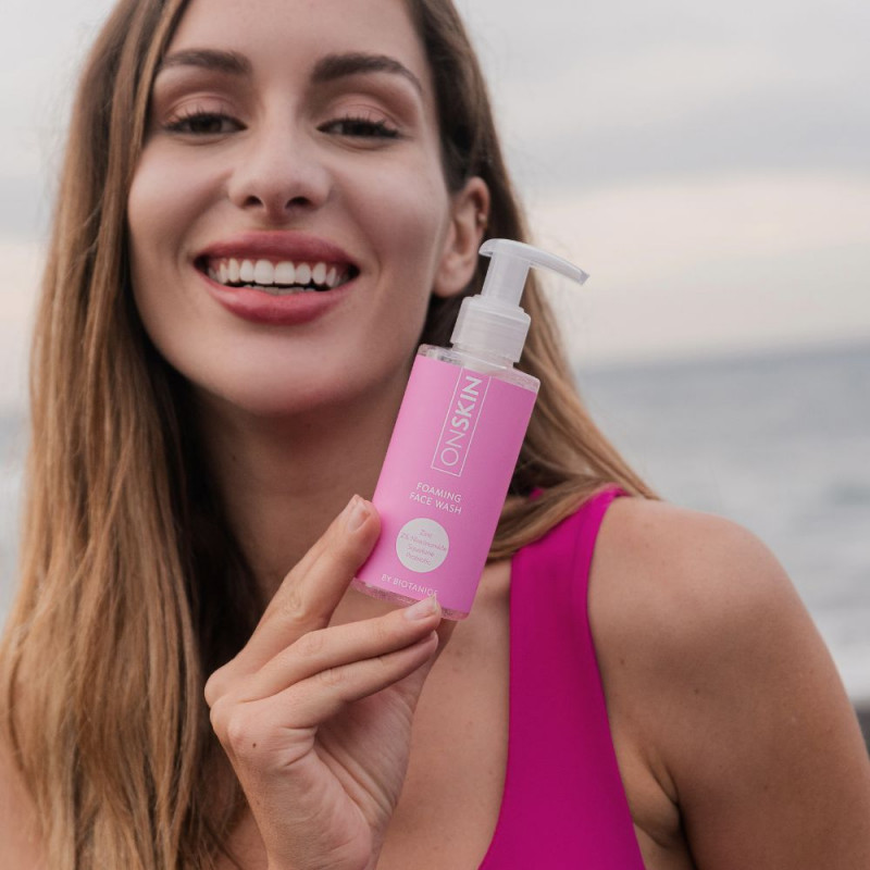 Photo lifestyle gel mousse nettoyant visage - On Skin Photo lifestyle gel mousse nettoyant visage - On Skin