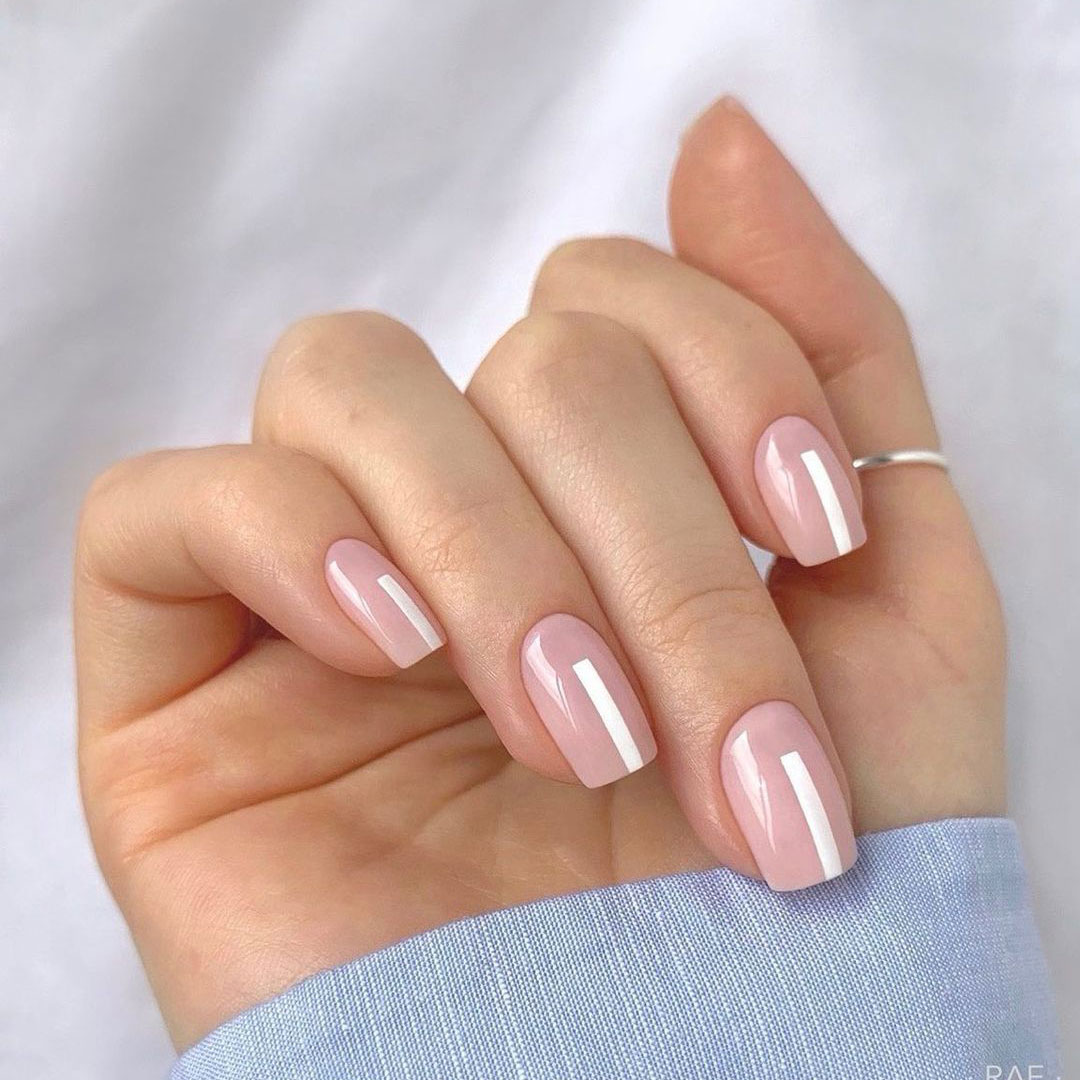 Nail art minimaliste