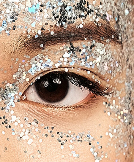 Maquillage pour les yeux argent tendances automne hiver 2020 2021