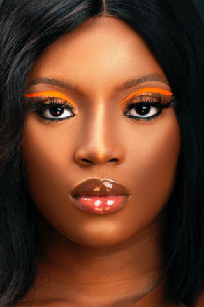 liner graphique et lèvres glossy